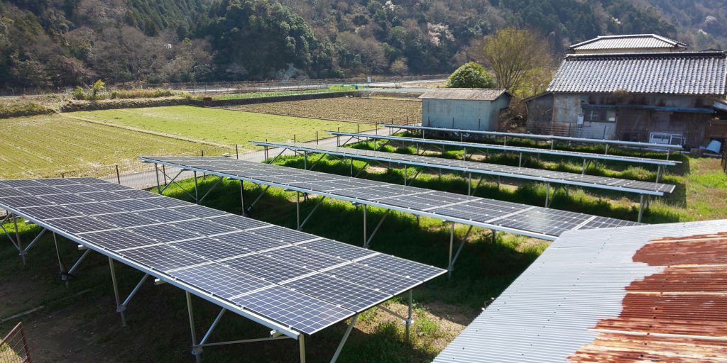 発電所を屋根の上から